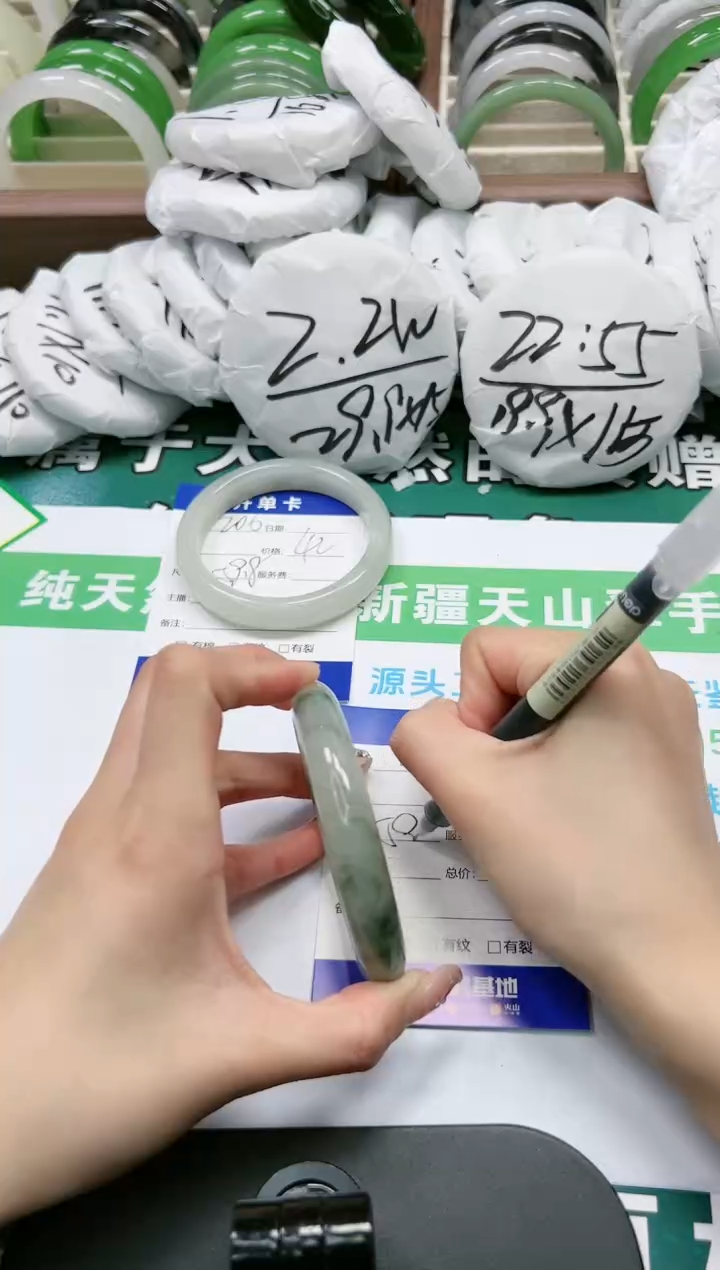 【闪购商品】石英质玉手镯未镶嵌K207-58