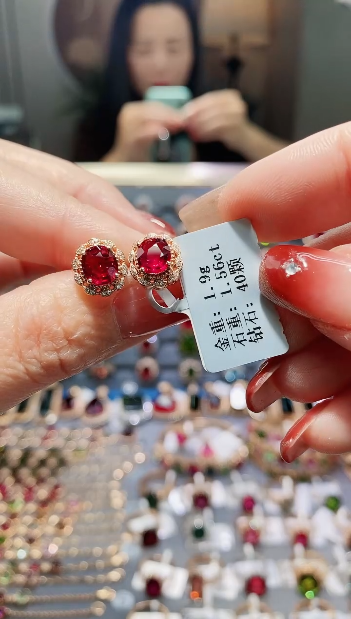 【闪购商品】碧玺耳饰18K金镶嵌1.56配钻