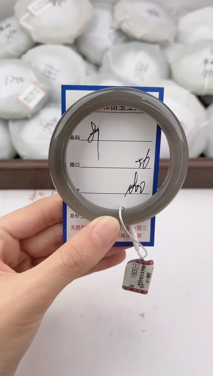 未镶嵌手镯和田玉81颜色微差无瑕疵