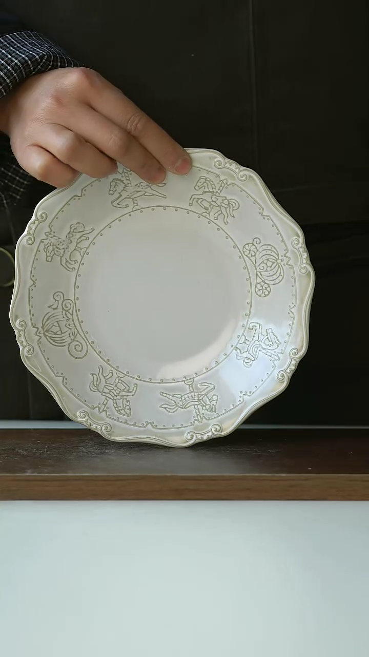 【闪购商品】玻璃微瑕木马浮雕沙拉盘19cm@4-2@