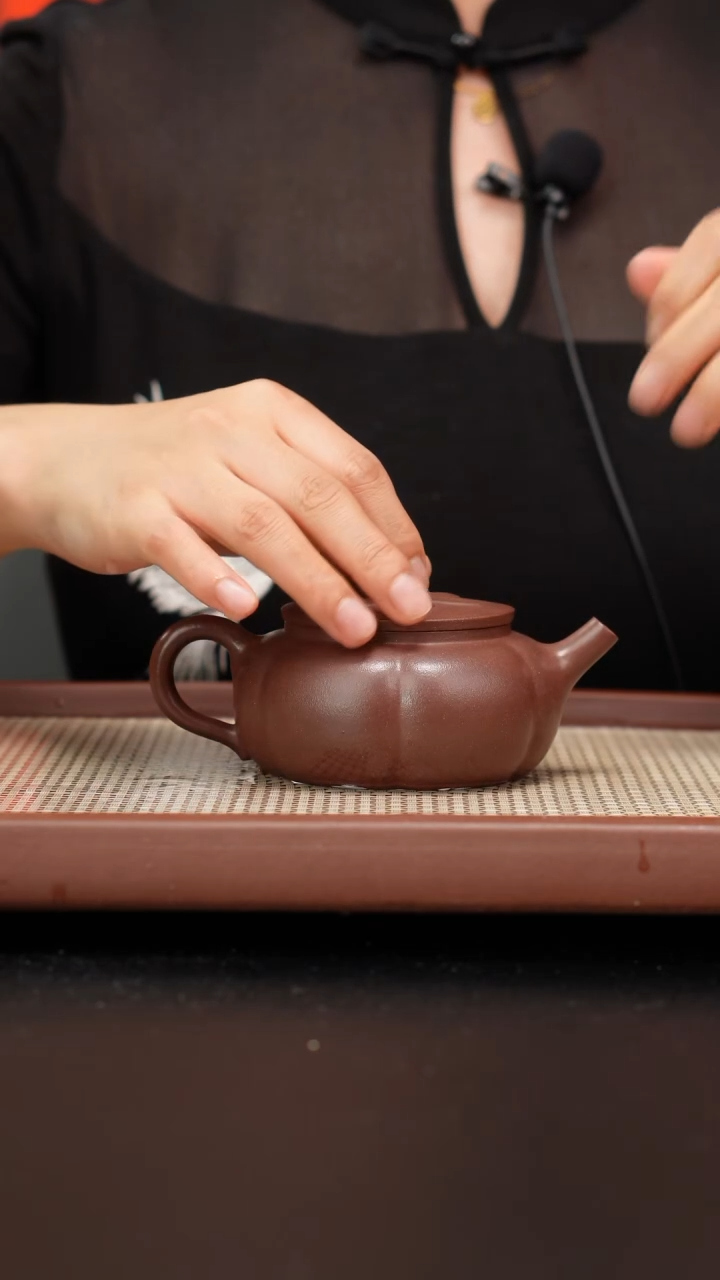 【闪购商品】紫砂茶壶底曹清花语200