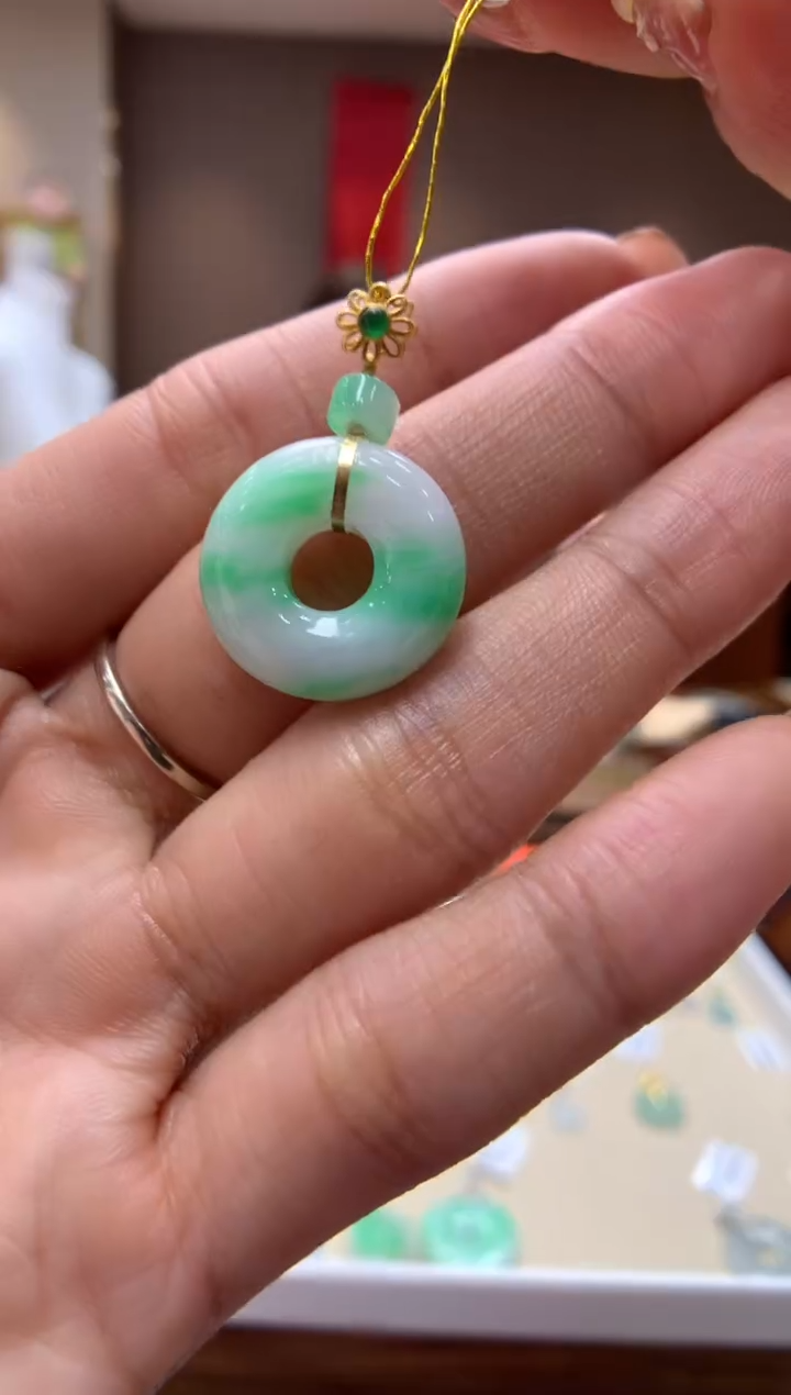 【闪购商品】翡翠颈饰18K金镶嵌甜甜圈