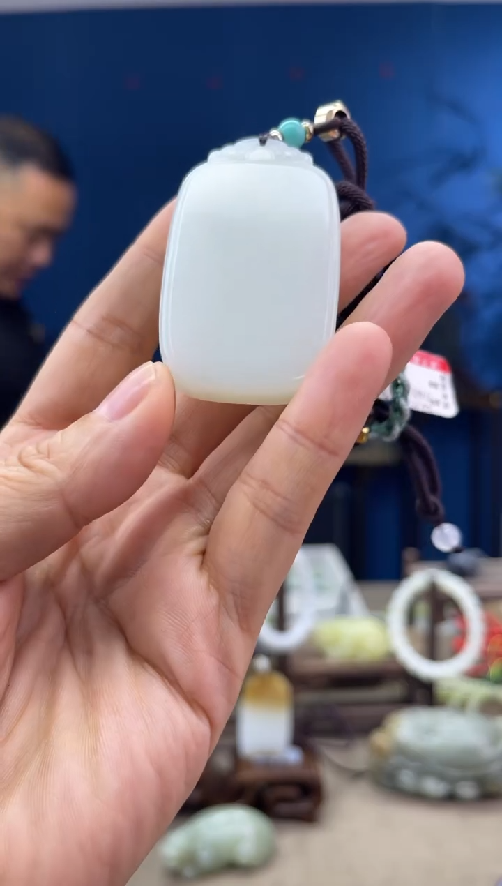 和田玉未镶嵌颈饰1