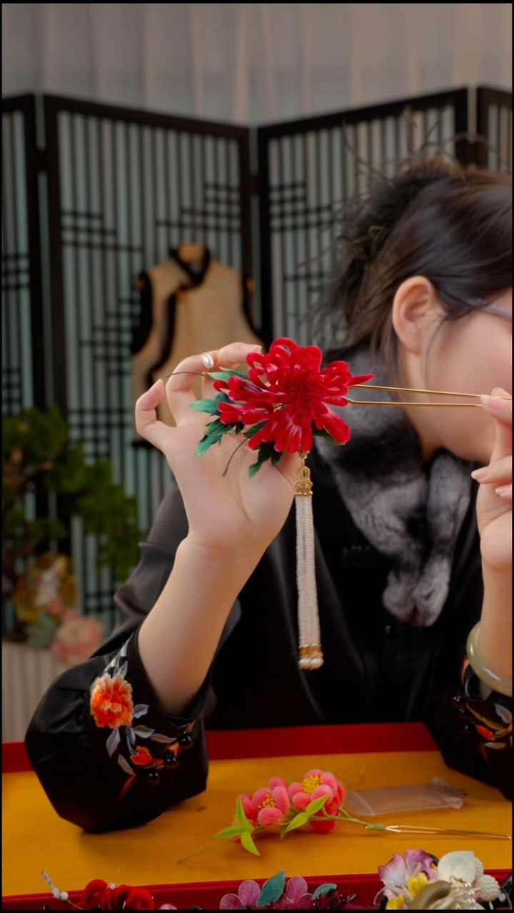 刺绣非遗绒花苏绣饰品