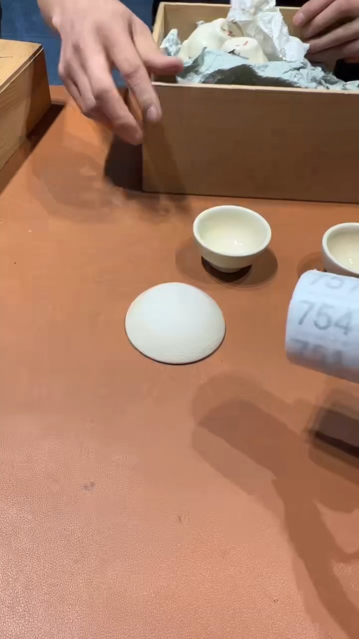 摆件z****i阿达西日瓷摆件735