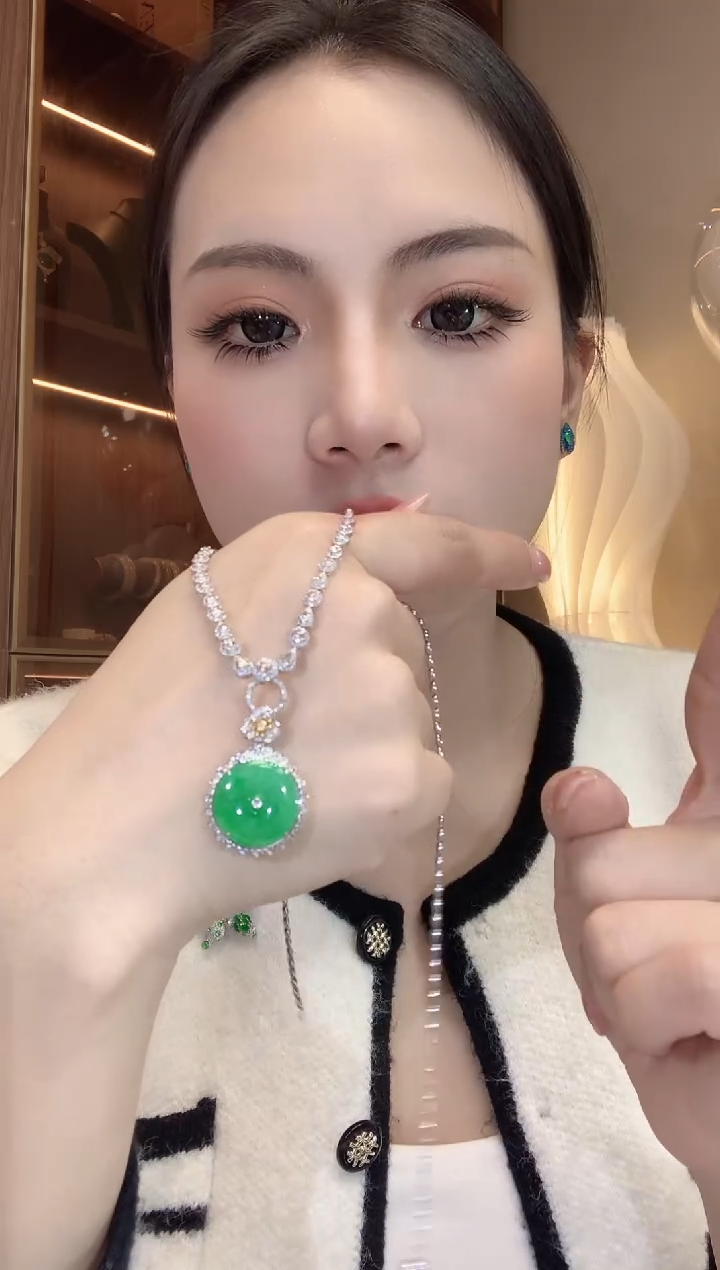 【闪购商品】翡翠吊坠(不含链)18K金镶嵌D23