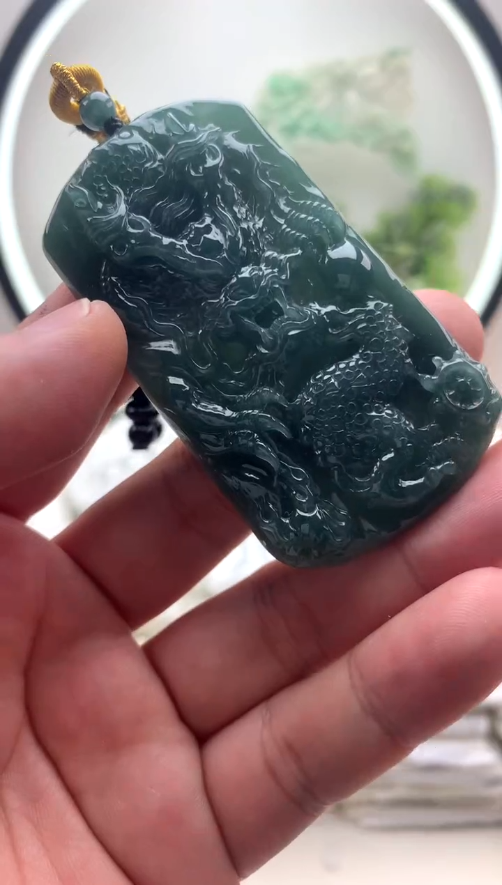 颈饰未镶嵌翡翠龙牌