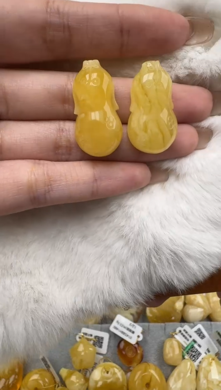 裸石琥珀未镶嵌福**宝XD1131