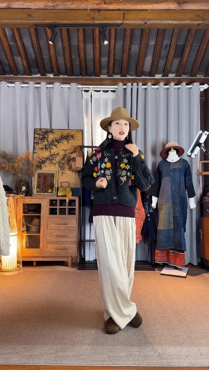 设计师款黑色羊毛钩花外套