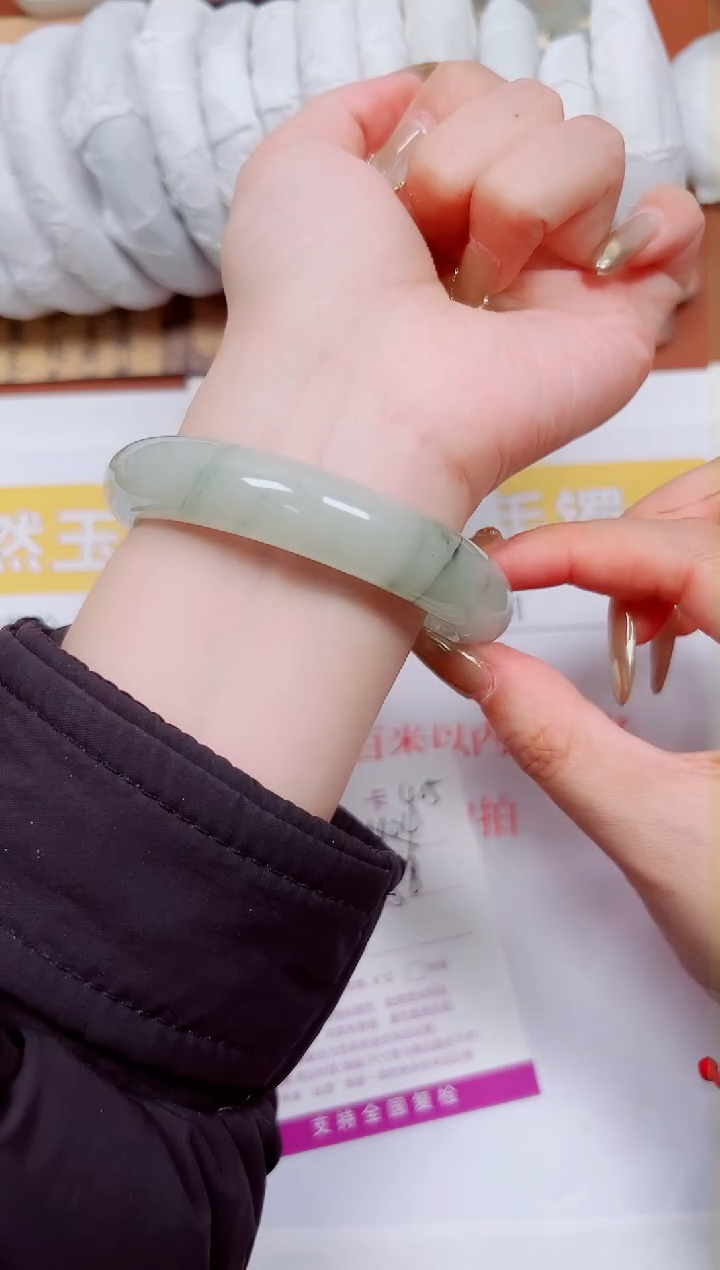 【闪购商品】石英质玉手镯未镶嵌K405-58