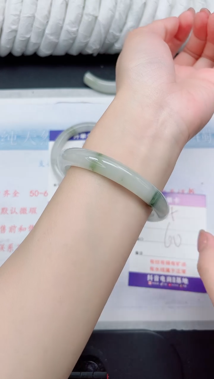 【闪购商品】石英质玉手镯未镶嵌185-60