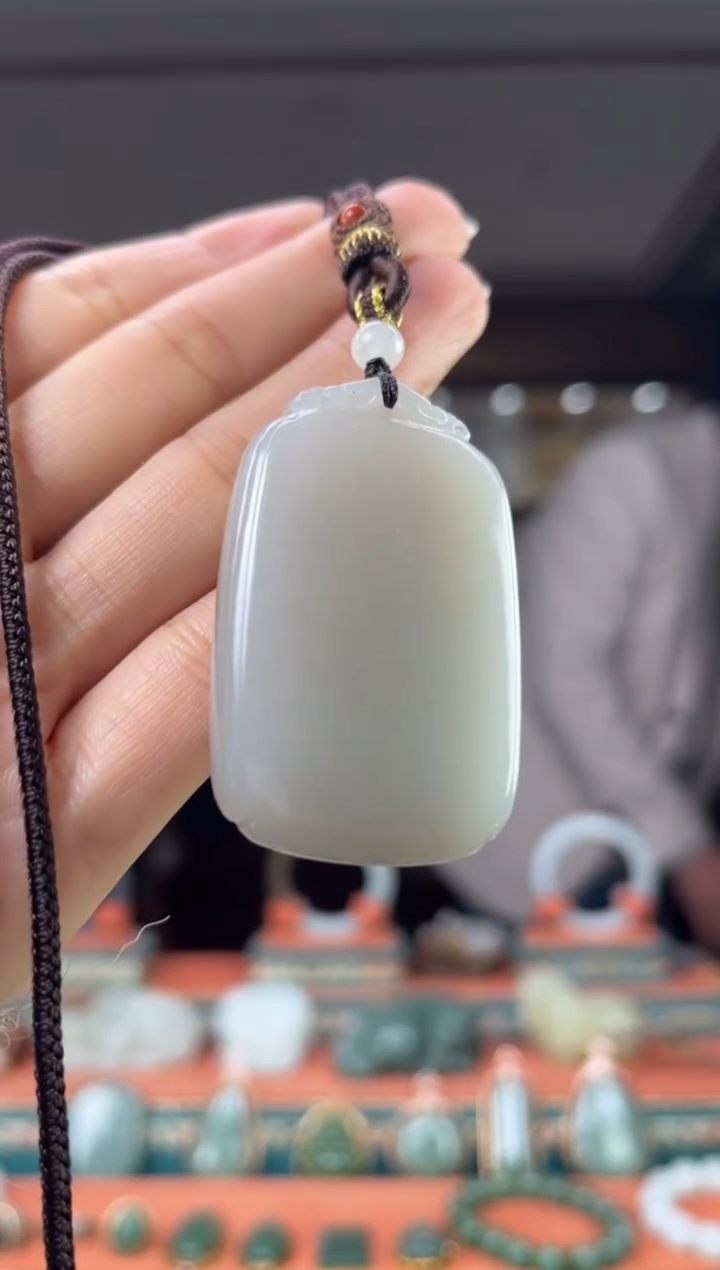 颈饰未镶嵌和田玉佩佩