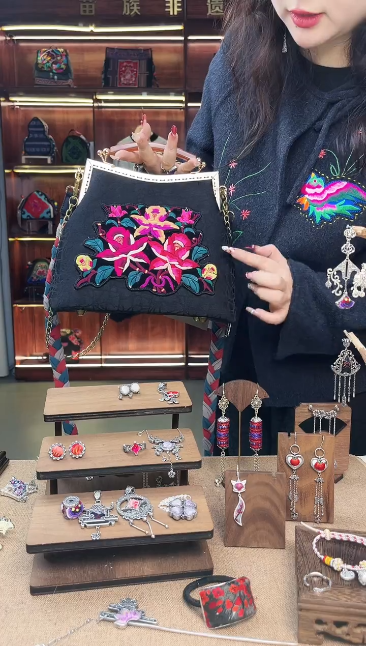 【闪购商品】织绣A15黔东南苗族刺绣