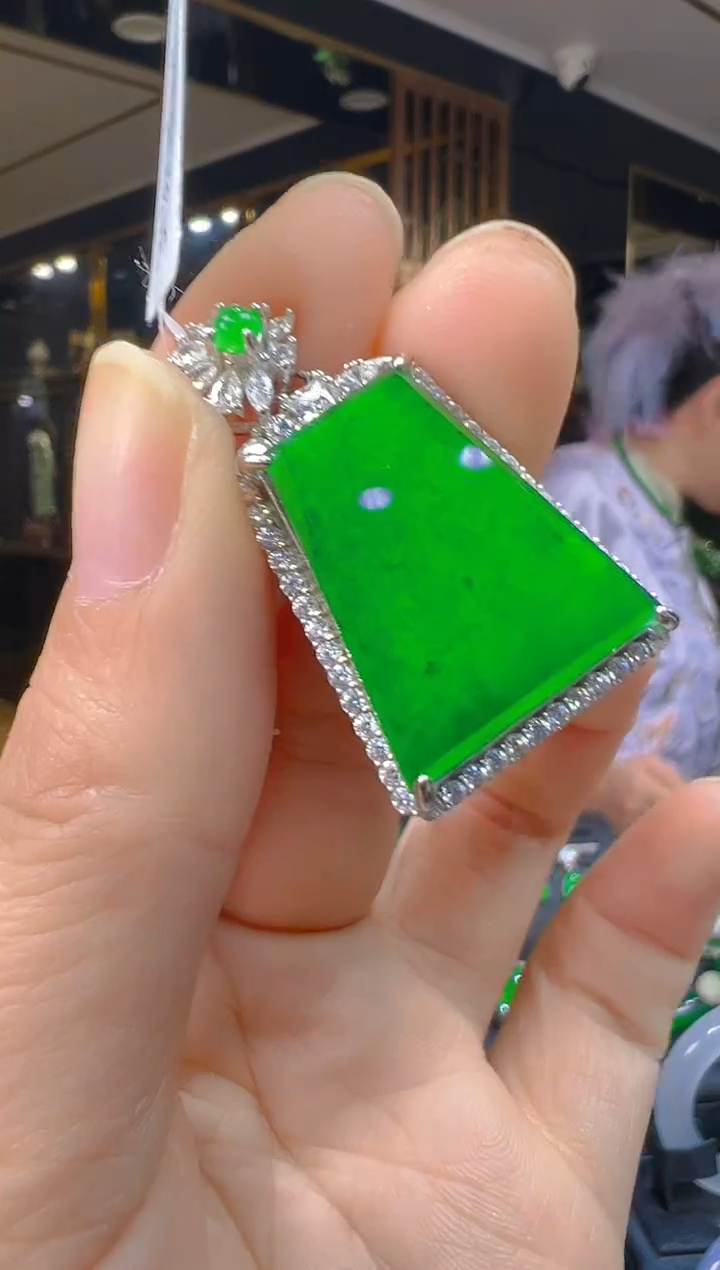 吊坠(赠链)银S925镶嵌翡翠063(多样性发货发其一)