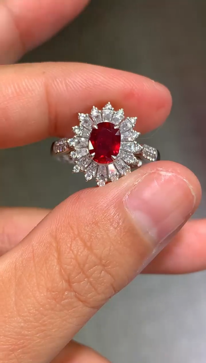 18K金镶嵌戒指红宝石1.04CT