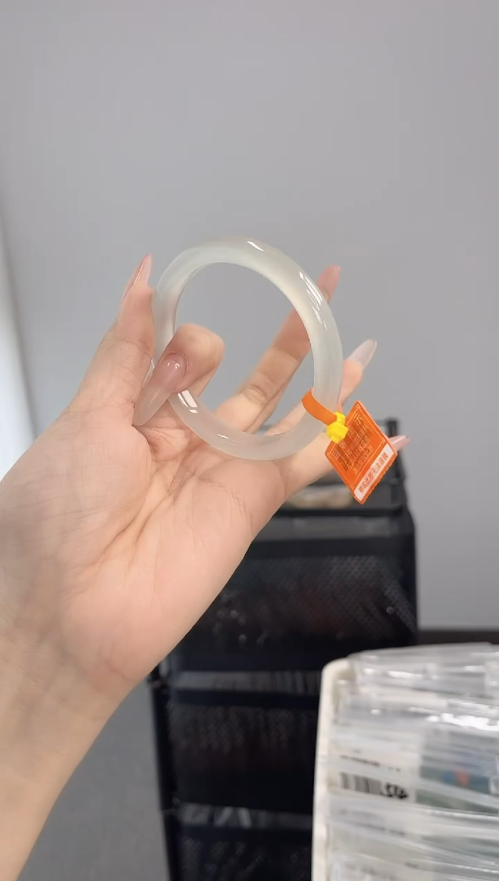 【闪购商品】玛瑙/玉髓手镯未镶嵌55-56圈