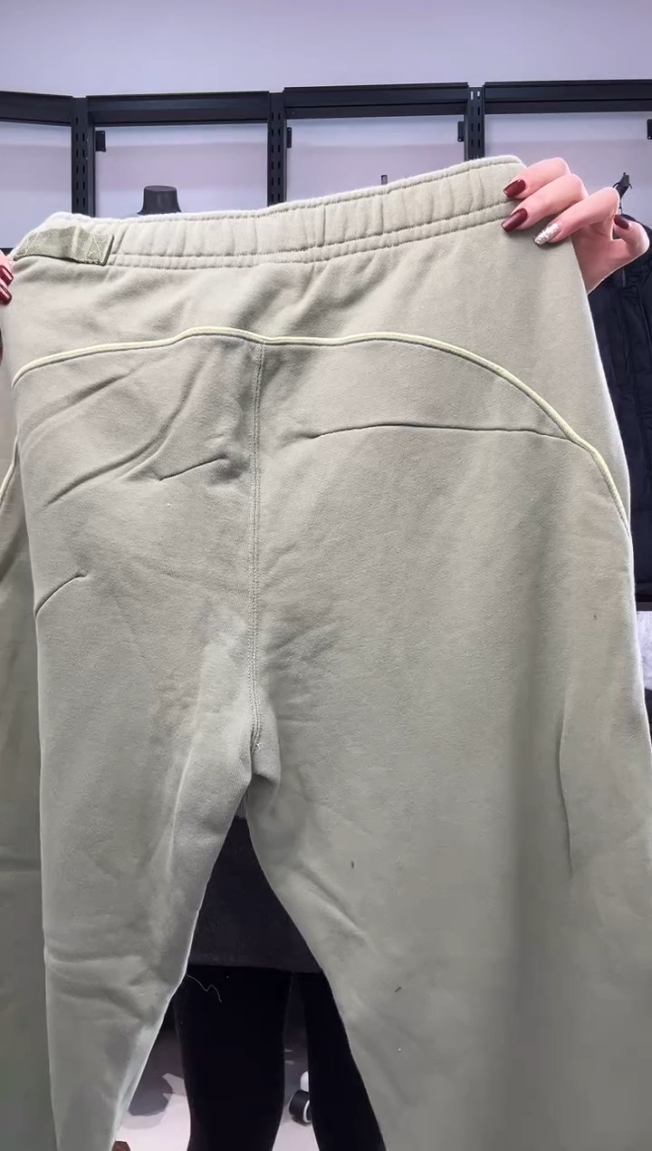 2405 闪购编码  运动卫衣裤以直播间过款为准 尺码  ·  185