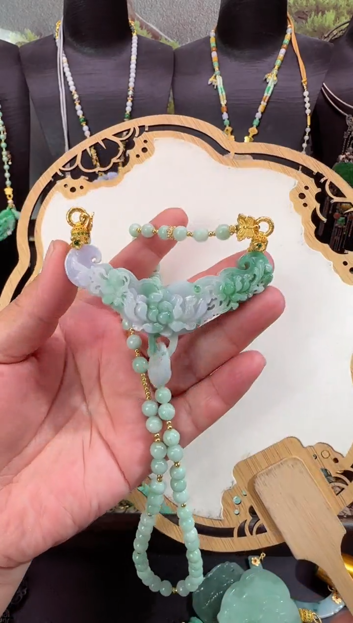 【闪购商品】翡翠颈饰未镶嵌牌子