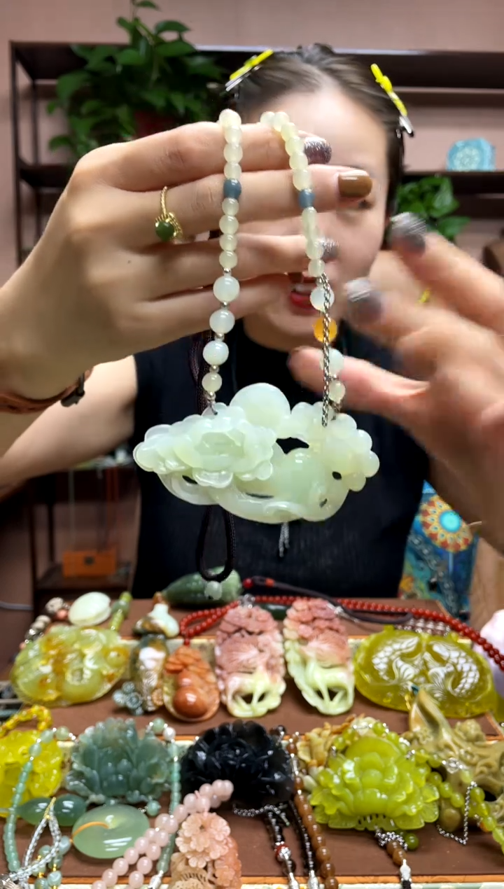 未镶嵌岫玉吊坠`