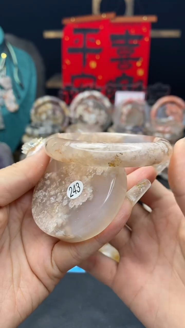 【闪购商品】石英质玉手镯（圆镯）未镶嵌57