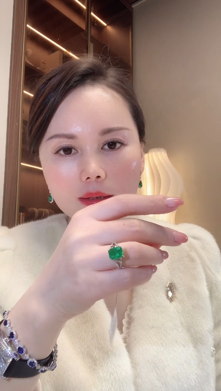 【闪购商品】祖母绿戒指18K金镶嵌F103 