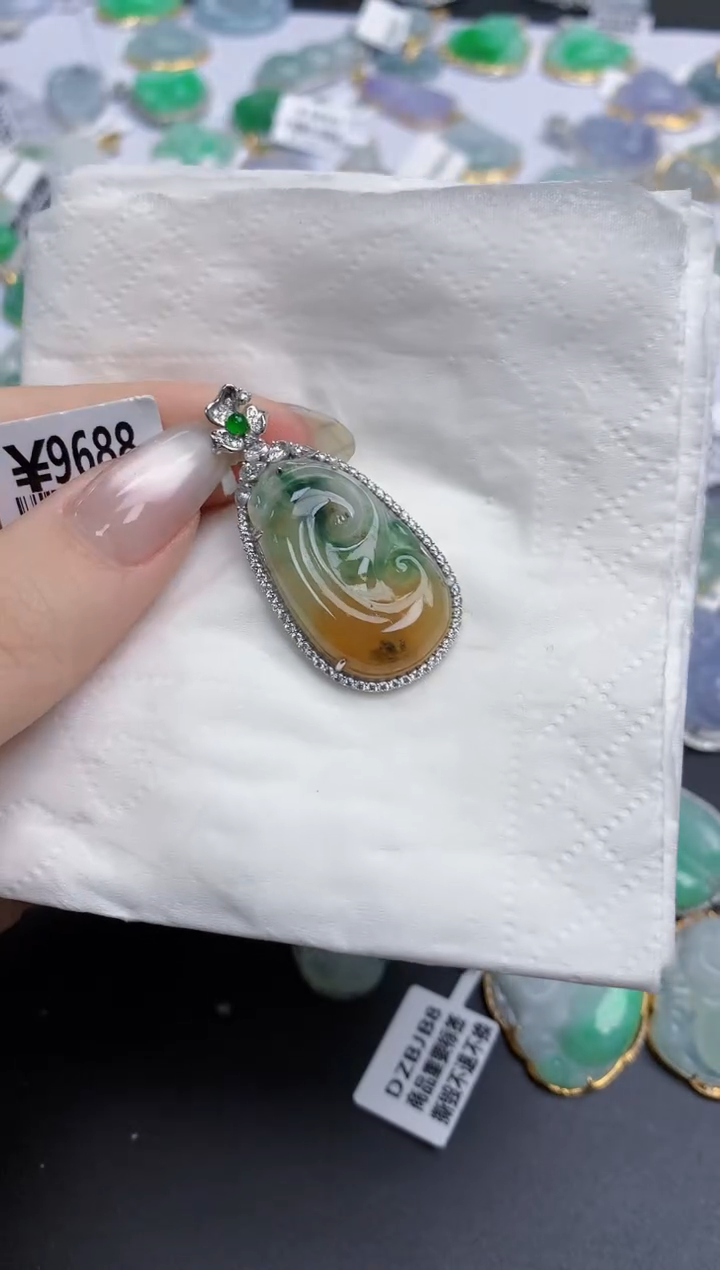 【闪购商品】翡翠颈饰18K金镶嵌天然缅甸翡翠A货