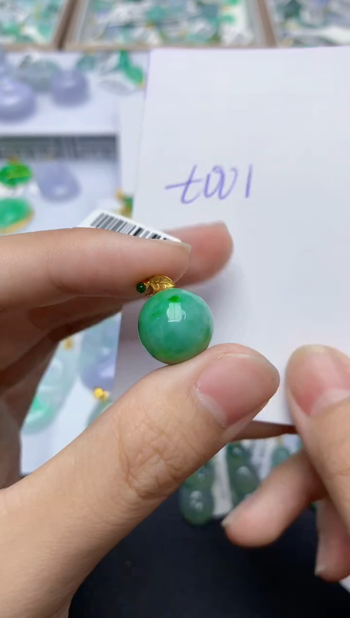 翡翠18K金镶嵌颈饰天然缅甸翡翠A货