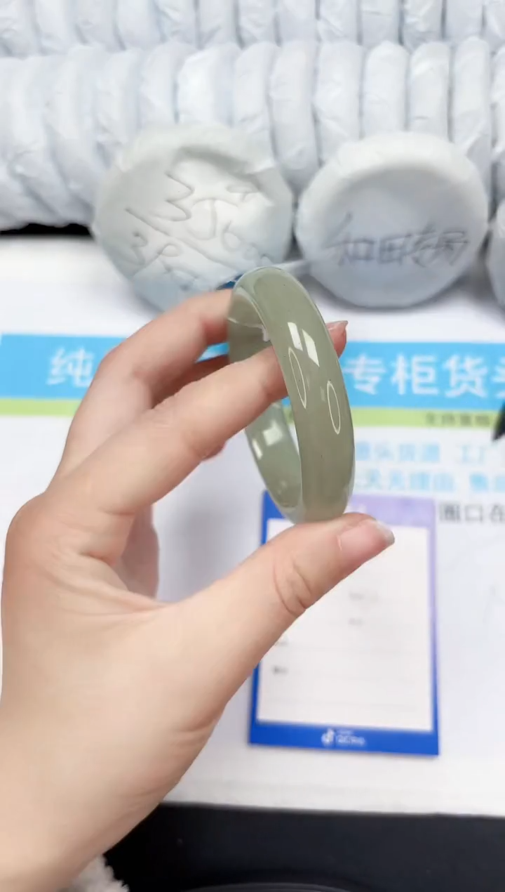 【闪购商品】石英质玉手镯未镶嵌176-55.1