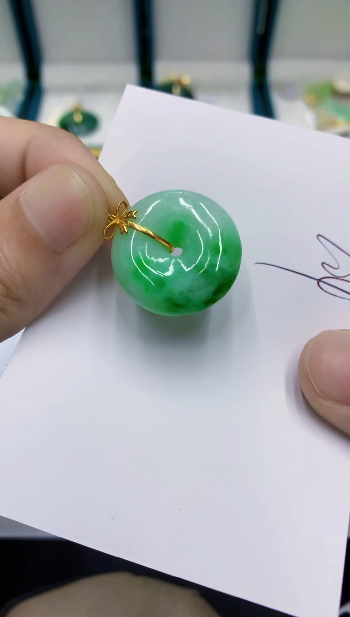 颈饰18K金镶嵌翡翠翡翠