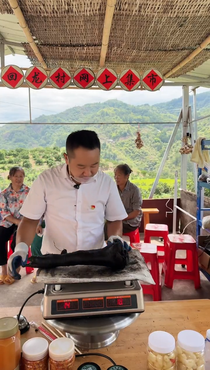 3个月包装中国大陆农家腊猪脚前2.8斤9号