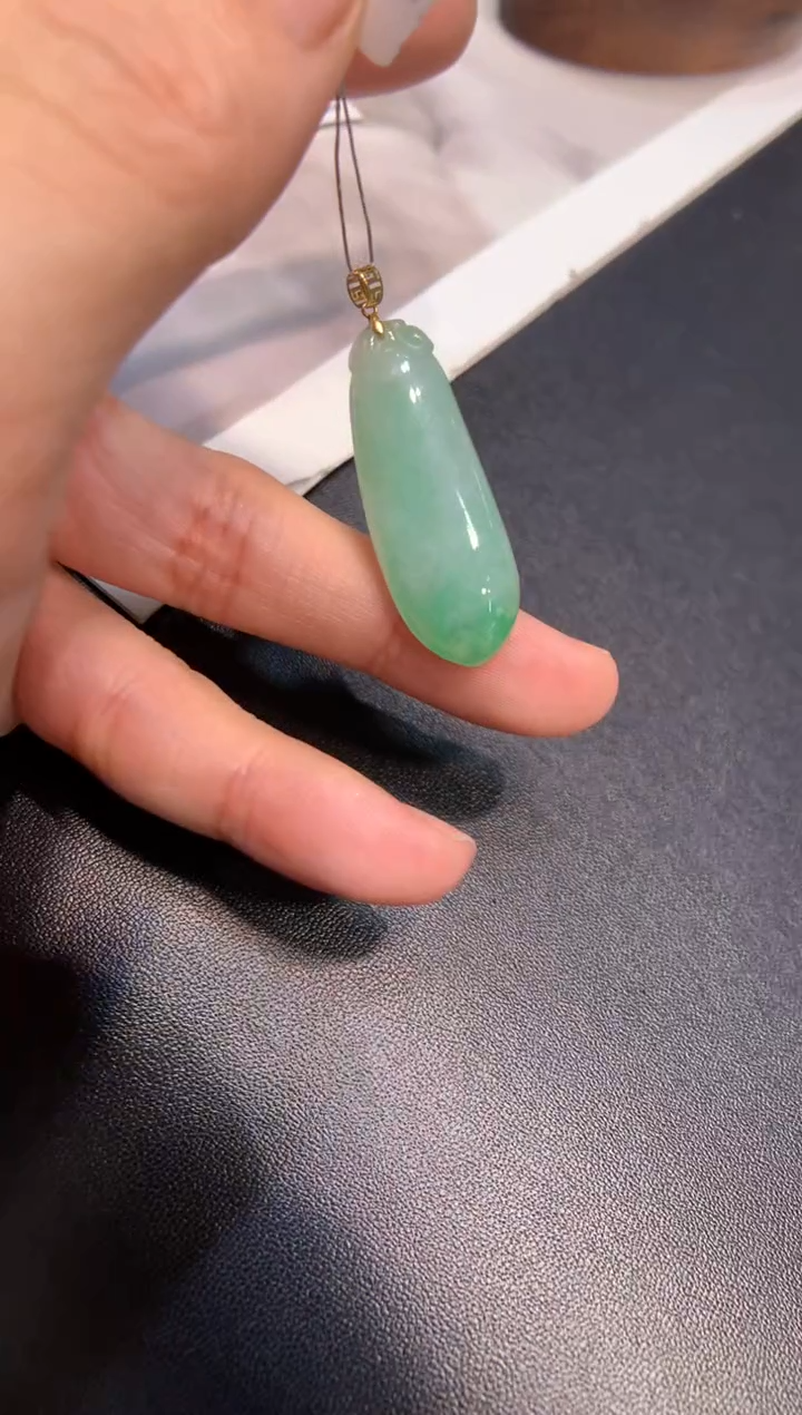 颈饰18K金镶嵌翡翠福瓜