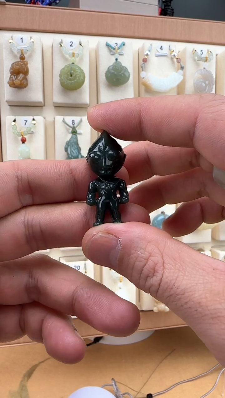 【闪购商品】和田玉颈饰未镶嵌奥特曼吊坠