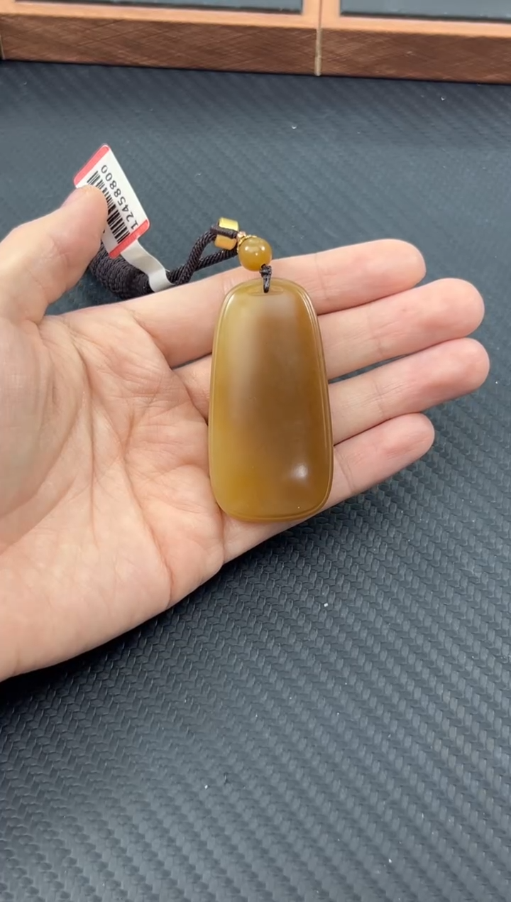 和田玉未镶嵌吊坠(赠链)且末金山微色差吊坠