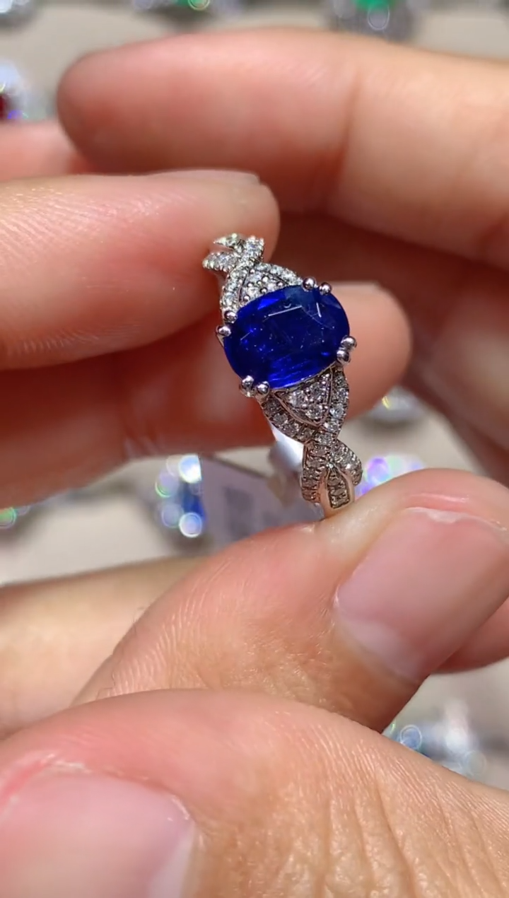 【闪购商品】蓝宝石戒指18K金镶嵌1.0CT