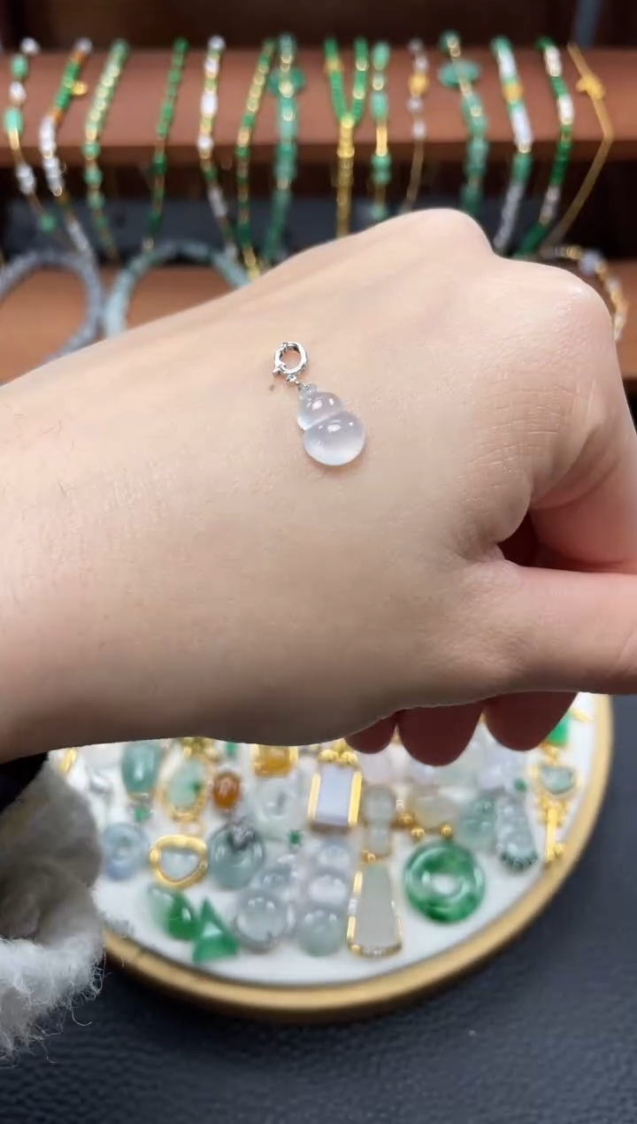 【闪购商品】翡翠吊坠(不含链)18K金镶嵌一个   JK679