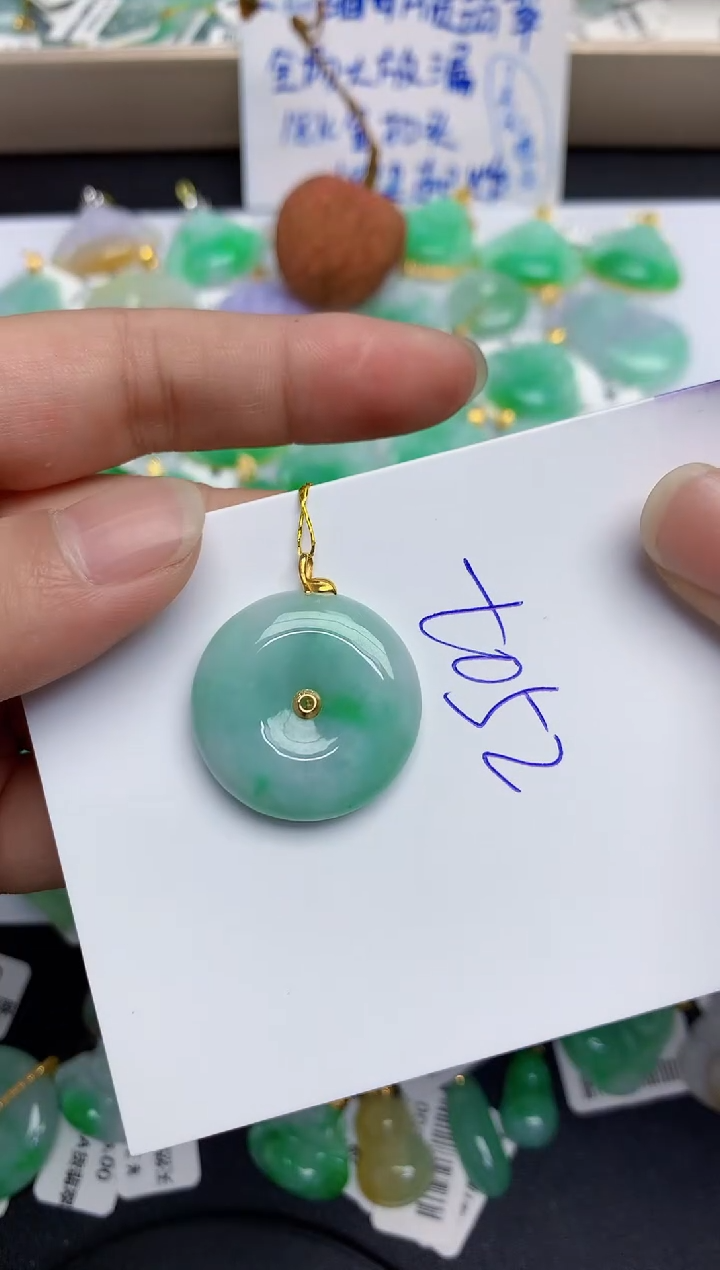 翡翠18K金镶嵌颈饰11111111