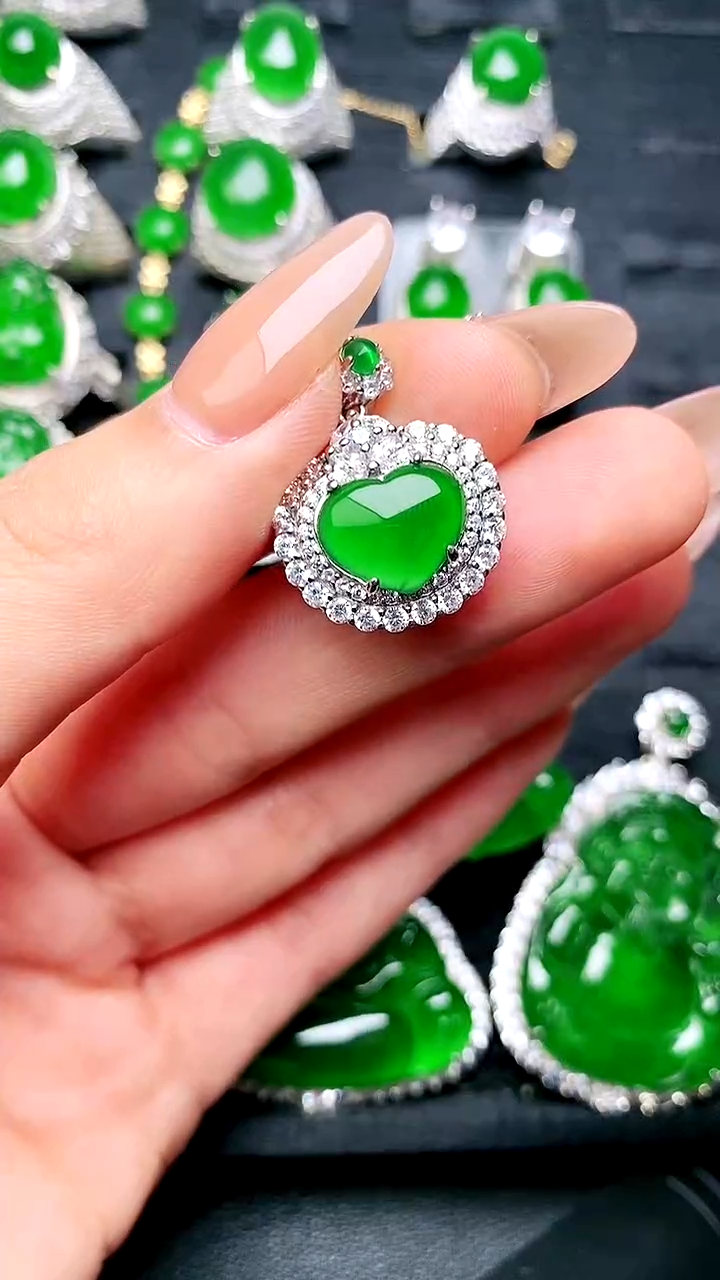 【闪购商品】翡翠吊坠(赠链)银S925镶嵌吊坠