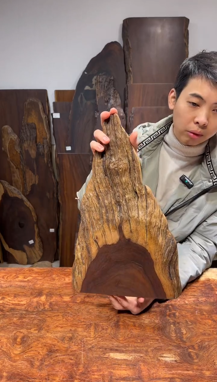 风车木（黑檀木）尺寸43*25*2.5编号127
