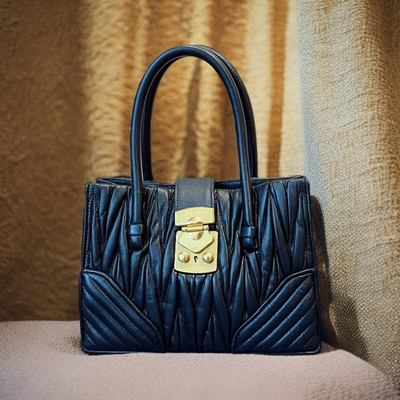 95新 MIU MIU/缪缪 黑色褶皱手提包  1220 5728 