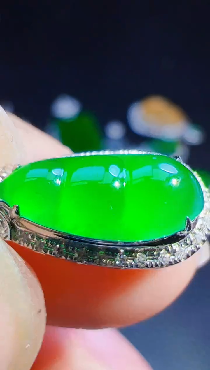 颈饰18K金镶嵌翡翠N***y翡翠