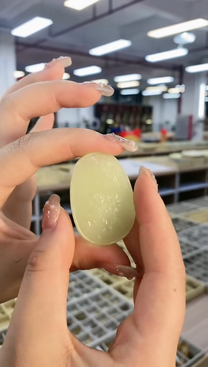 【闪购商品】和田玉挂件未镶嵌甘黄蝶恋花配绳