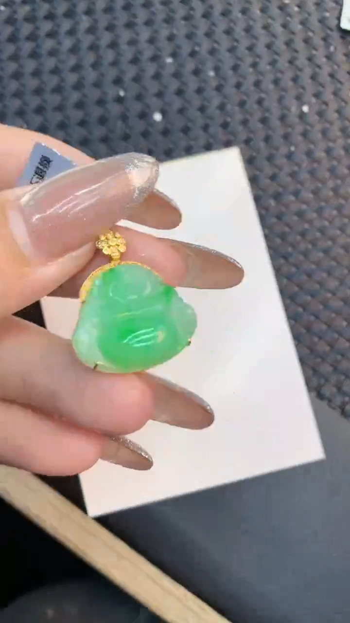 颈饰18K金镶嵌翡翠1