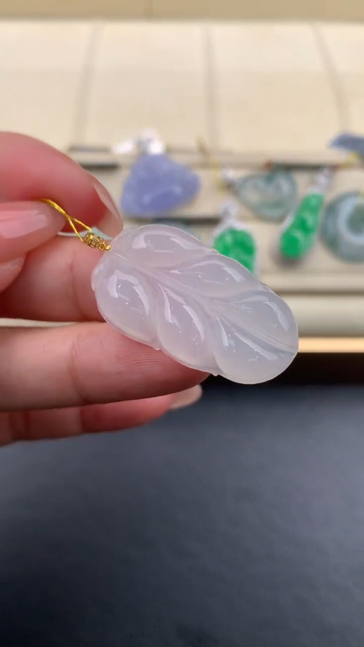 翡翠18K金镶嵌颈饰Q454        