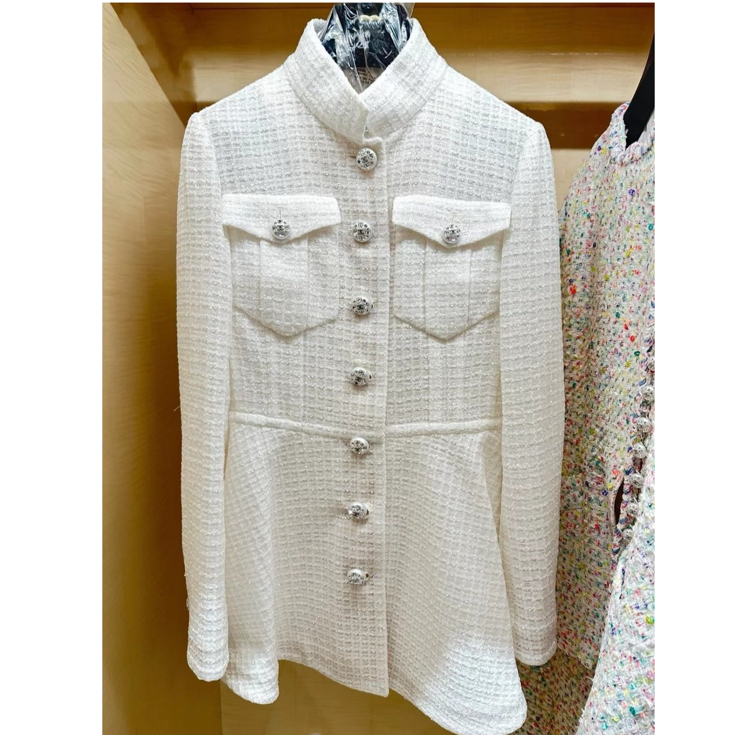 W慕溢-109时尚白色粗纺立领外套