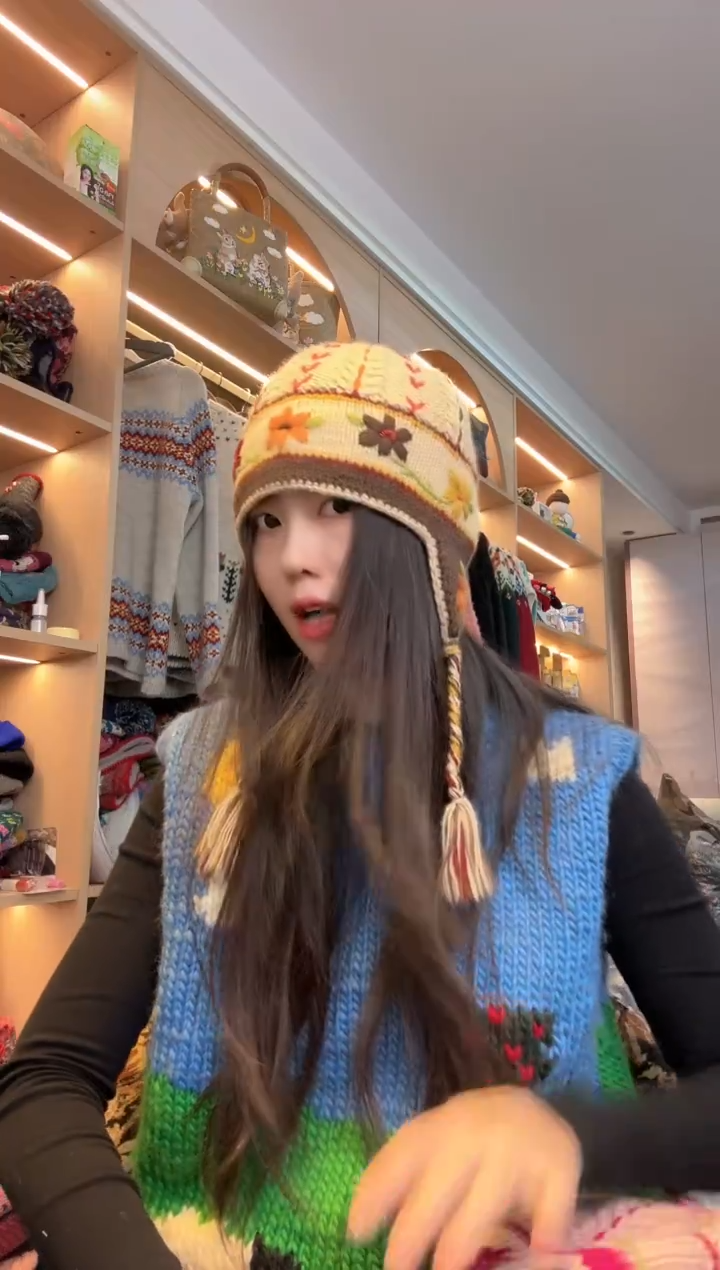 羊毛美利奴咖色刺绣 护耳帽