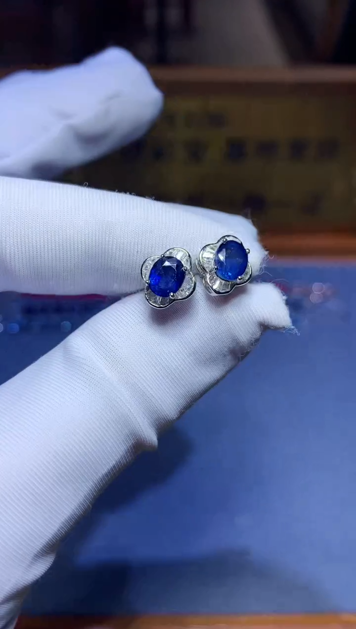 【闪购商品】蓝宝石耳饰银S925镶嵌........