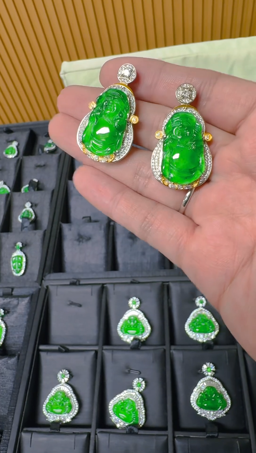 【闪购商品】翡翠吊坠(赠链)银S925镶嵌天然A货翡翠+发其一