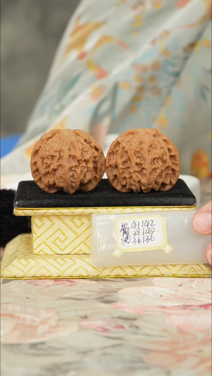 【闪购商品】文玩核桃把件苹果园