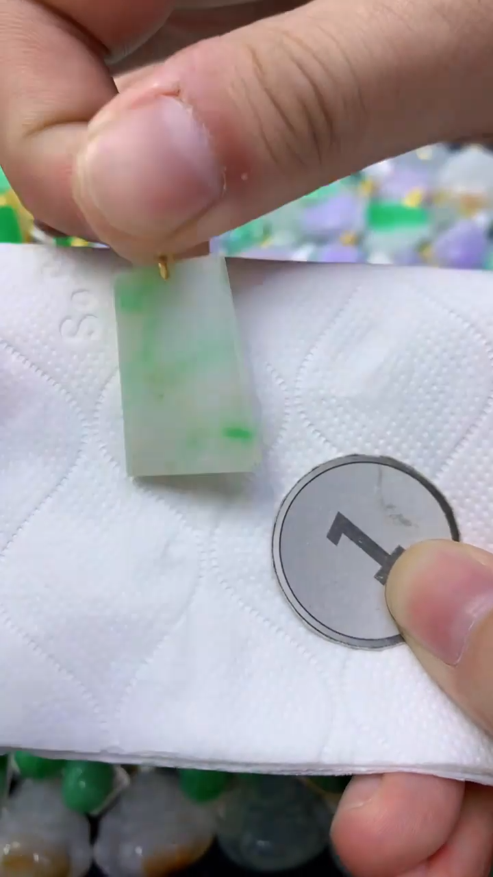 颈饰未镶嵌翡翠天然缅甸翡翠A货