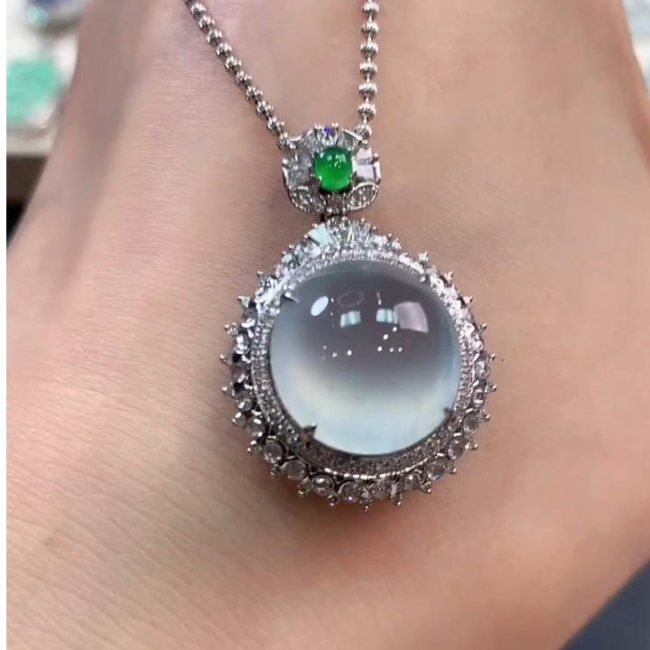 翡翠吊坠(不含链)18K金镶嵌n76 总18800 定金5000